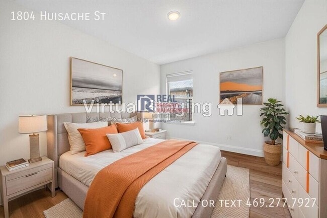 Building Photo - 1804 Huisache St