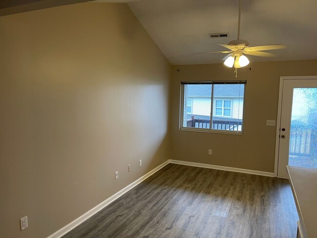 Building Photo - 2 Bed/2 Bath Condo in Miamisburg