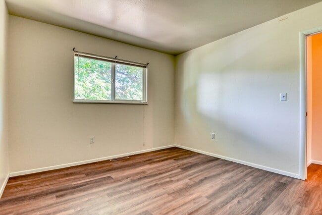 Building Photo - Fantastic Home In Village Seven For Rent