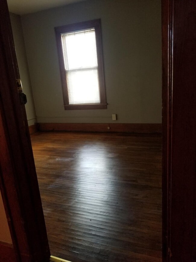 Building Photo - 119 Mohawk St