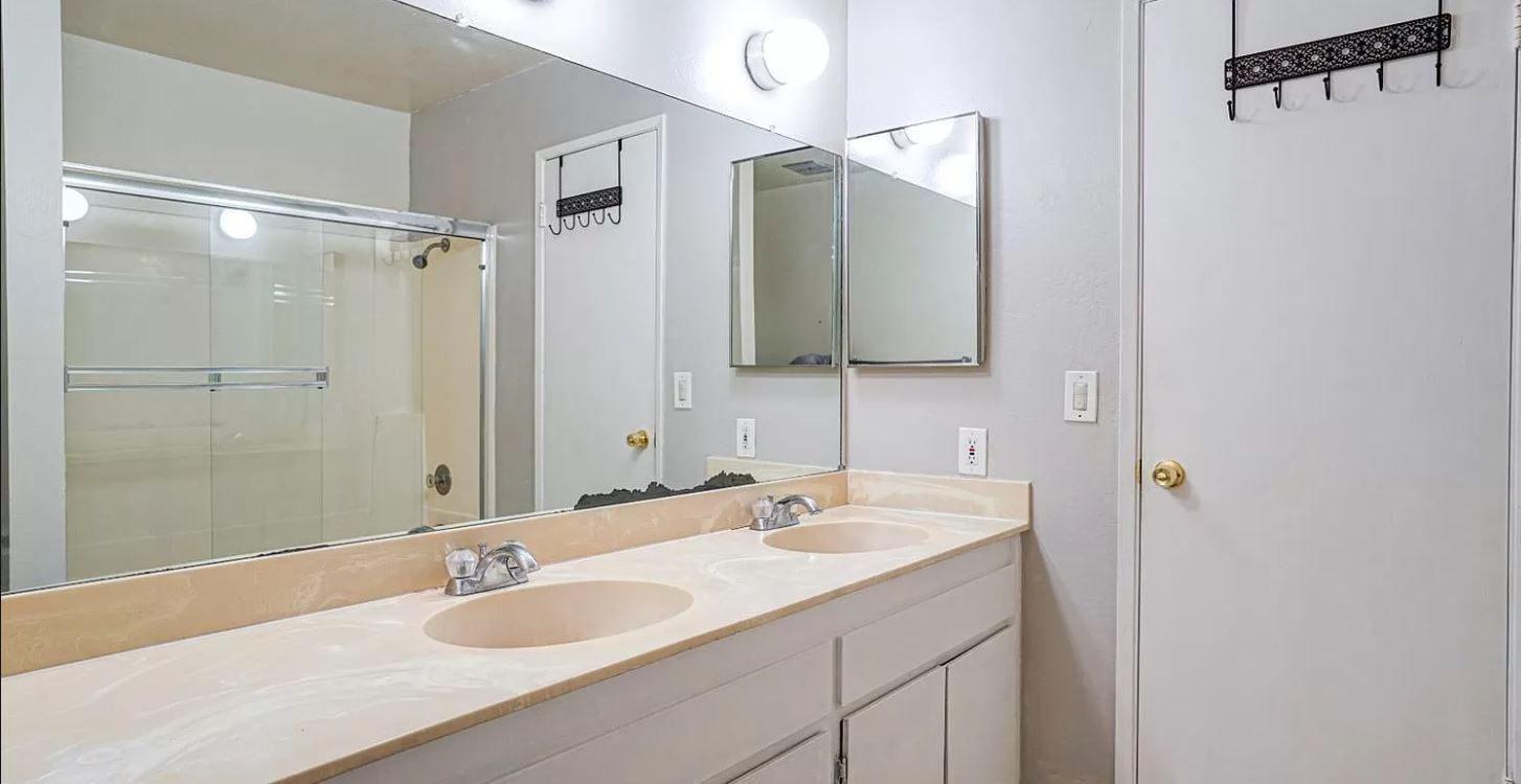 Bathroom 2 - 47 Redwood Ct