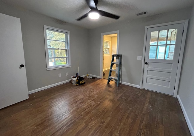 Building Photo - 1021 Old Bishop Rd