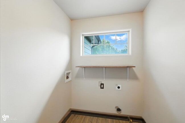 Building Photo - 4 Bedroom | 2.5 Bathroom | Garage - Conven...