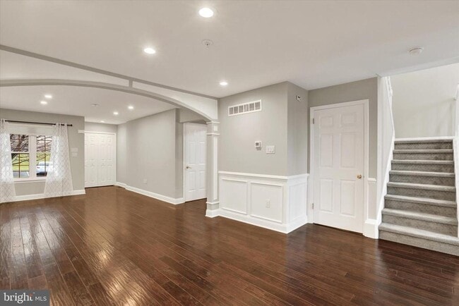 Building Photo - 102 Julian Dr E