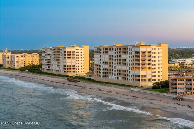 Building Photo - 1025 Jimmy Buffett Mem Hwy