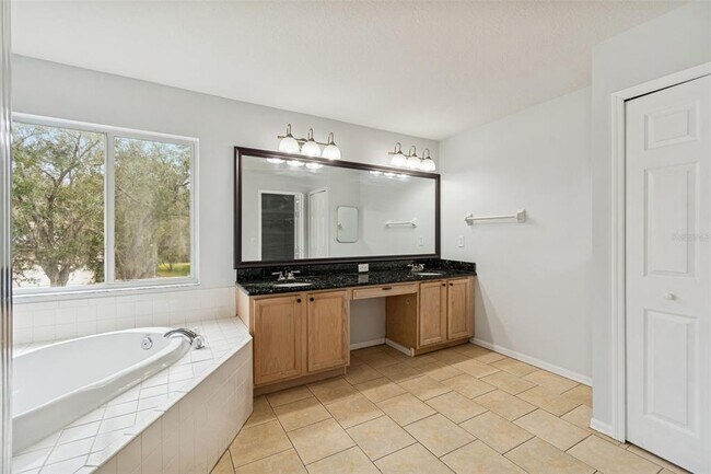 Building Photo - 18154 Sandy Pointe Dr