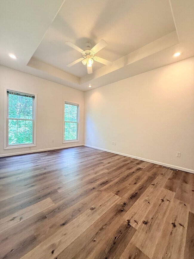 Building Photo - 927-MF2-E2