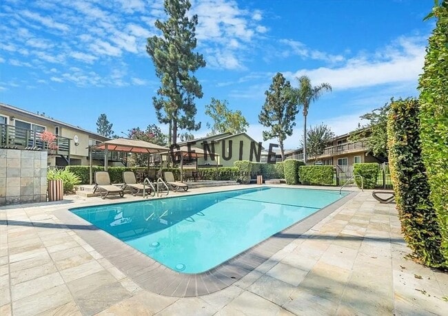 Building Photo - Beautiful 2 Bedroom in Creekside Villas!