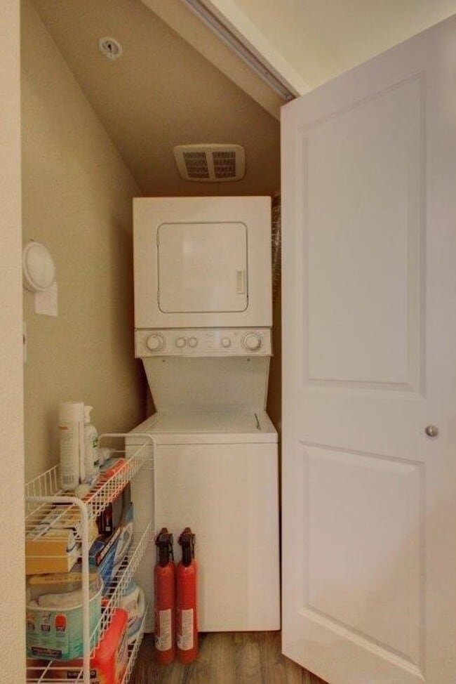 Building Photo - Spacious 2 Bedroom Condo at the Tobira – Central Location