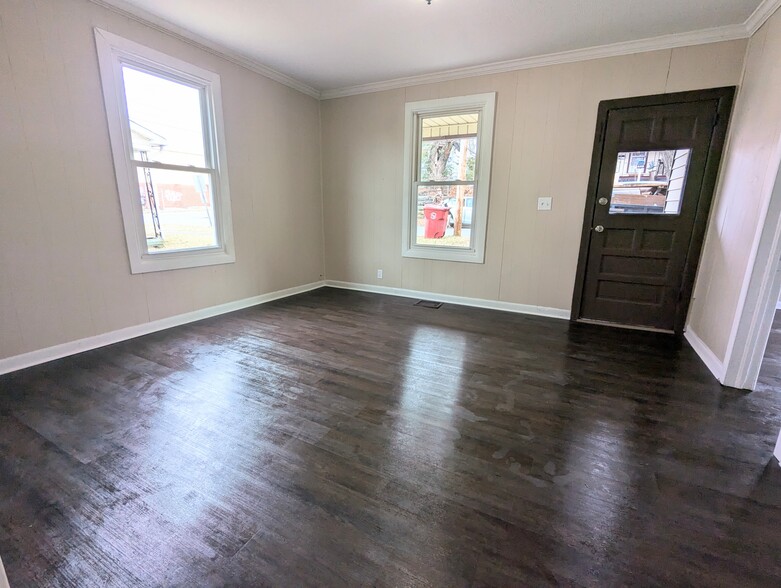 Living room - 902 Grover St