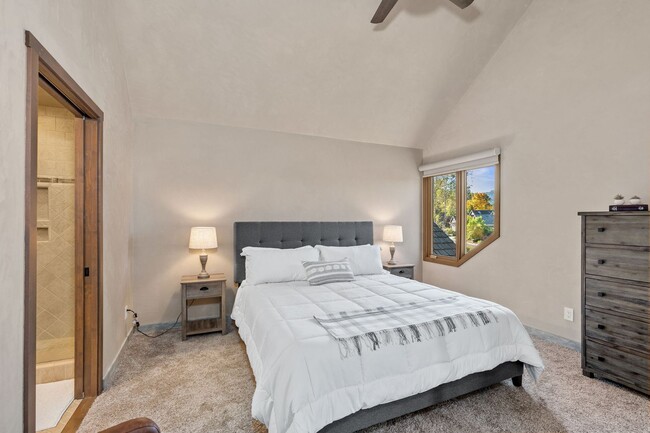 Building Photo - Gorgeous Furnished 2-Bed, 2-Bath Townhouse...