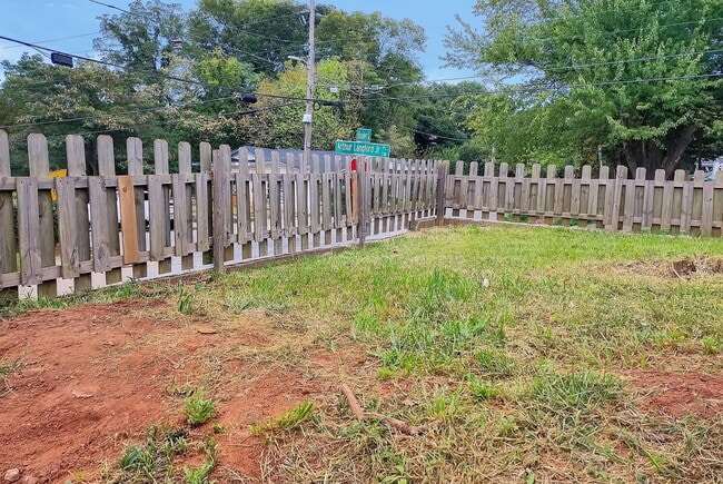 Building Photo - 274 Booker St SW