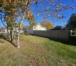 Building Photo - 1037 Ocean St