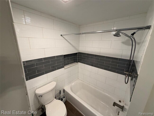 Building Photo - 29828 CITY CENTER # 1 Dr