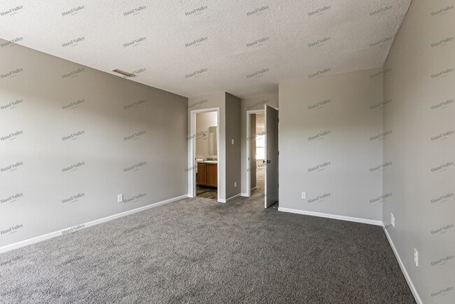 Building Photo - 10785 Cyrus Dr