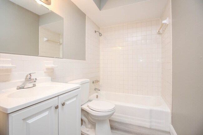 Building Photo - SPLIT LEVEL HOME FOR RENT!