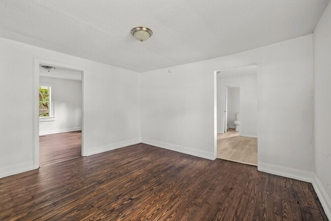 Building Photo - Charming 2 Bedroom, 2 Bathroom house