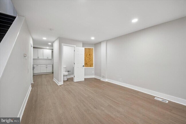 Building Photo - 40 Reger St