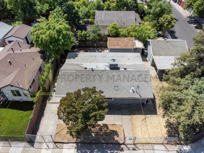 Building Photo - Updated 3-Bed, 2-Bath Bungalow on Spacious...