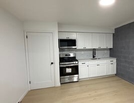 Building Photo - 348 Bleecker St