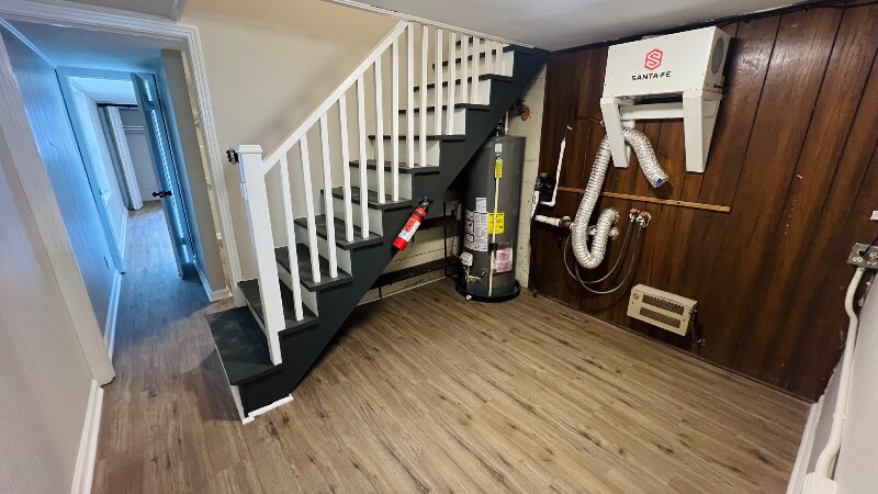 Building Photo - 1121 E Magnolia Ave