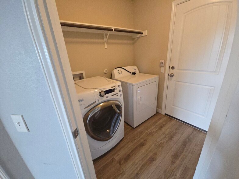 Laundry room - new flooring - 10116 Deer Chase Trl