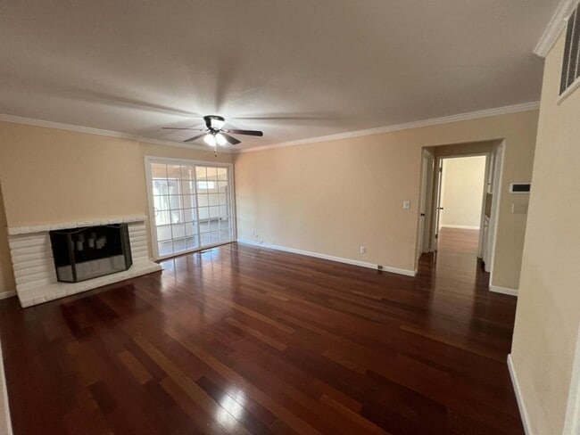 Building Photo - 317 Curie Dr