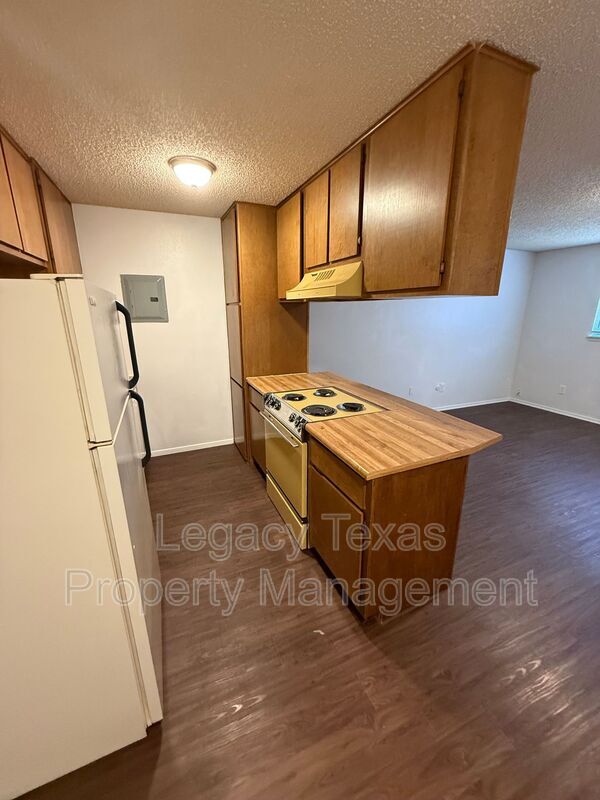 Building Photo - 1708 Short St