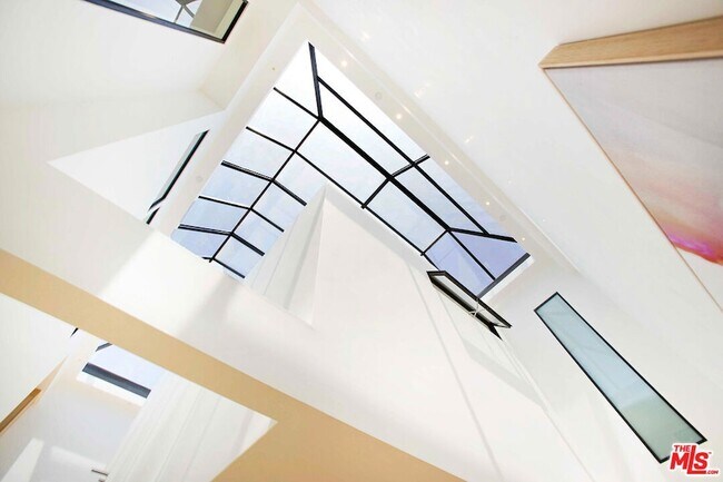 Building Photo - 642 Via Lido Nord