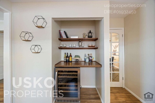 Building Photo - 8844 Garden Glen Way