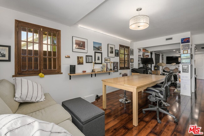 Building Photo - 948 Elyria Dr