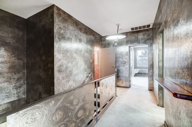 Building Photo - 2881 Observatory Ave