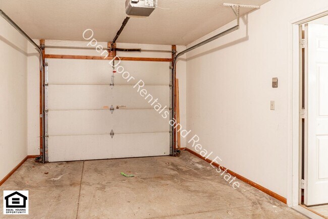 Building Photo - Fort Wayne Rising 1420/1422 Flagstone