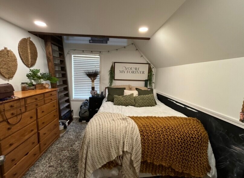 Building Photo - 441 Bartlett St