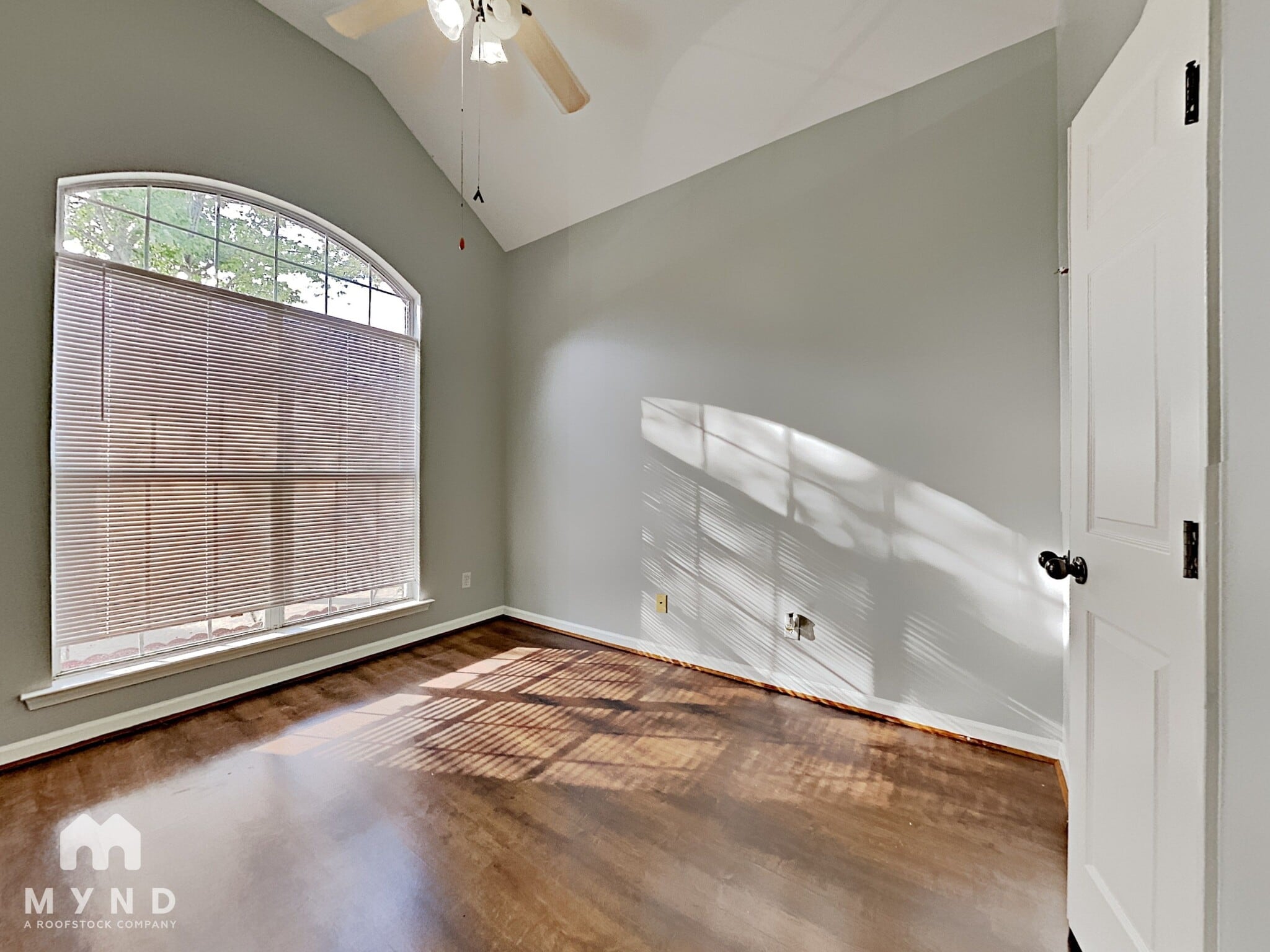 Building Photo - 1135 Castlemaine Dr