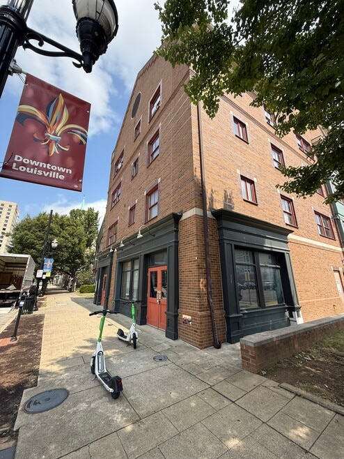 Building Photo - Cathedral Commons