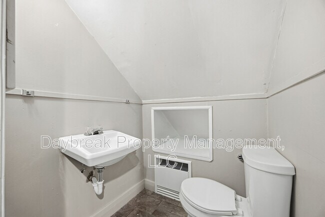 Building Photo - 1221 5th St S