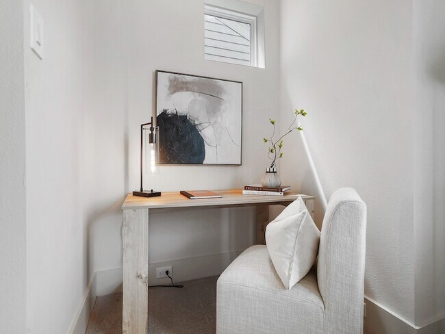 Building Photo - 861 Rachel St