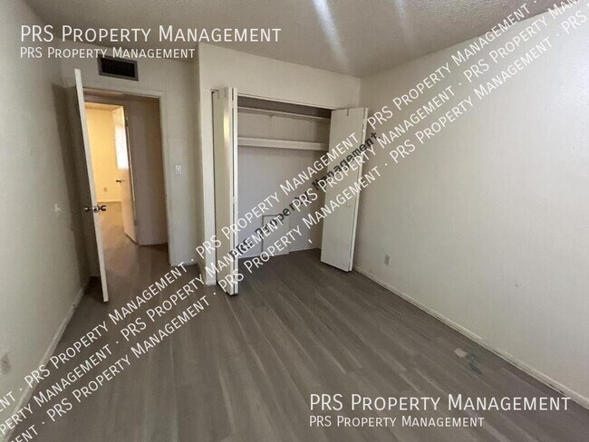 Building Photo - 5309 S River Dr