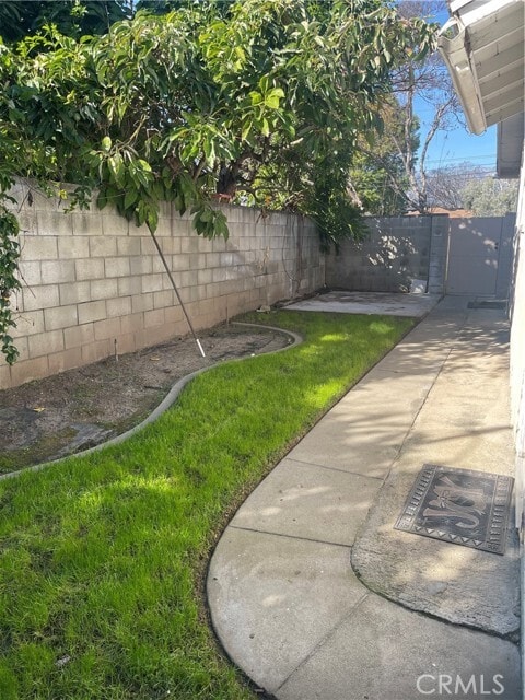 Building Photo - 10140 W Live Oak Ave