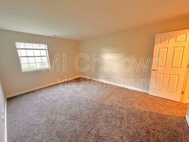 Building Photo - 8 Gant Cir