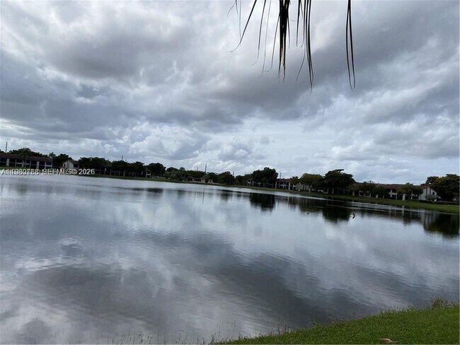 Building Photo - 216 Lake Pointe Dr