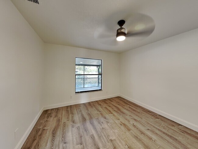 Building Photo - 9439 Lake Lotta Cir