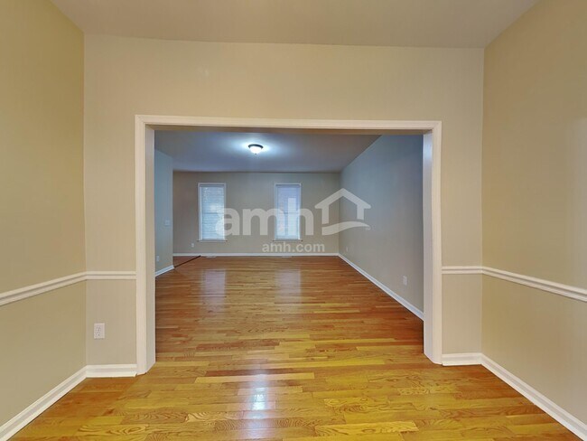 Building Photo - 3915 Red Hill Ct