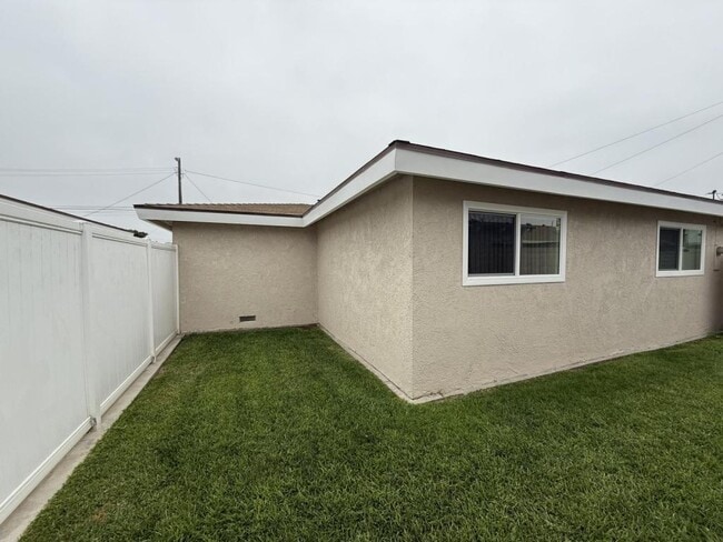 Building Photo - 15550 Cornuta Ave