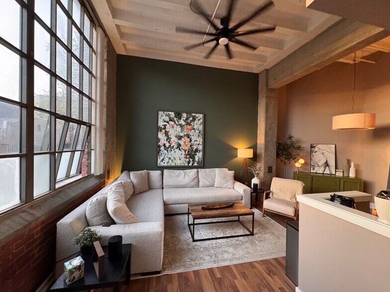 Building Photo - 611 N Park Ave