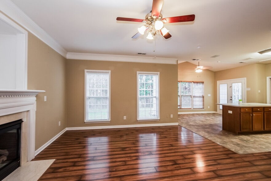 Building Photo - 13138 Planters Row Dr