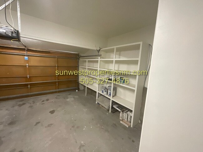 Building Photo - 4 Bedroom, 2 Bath Home