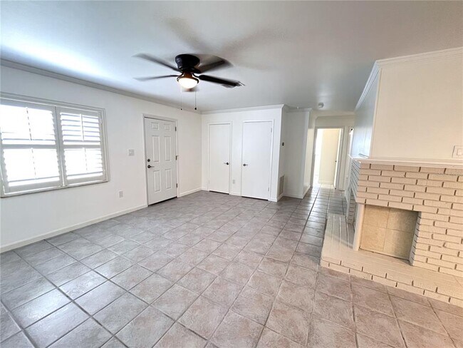 Building Photo - 6122 Brentwood Ave