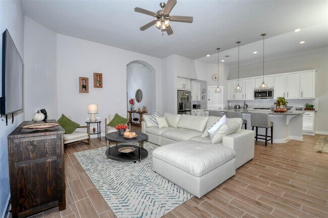 Building Photo - 128 E Cascade Heights Dr